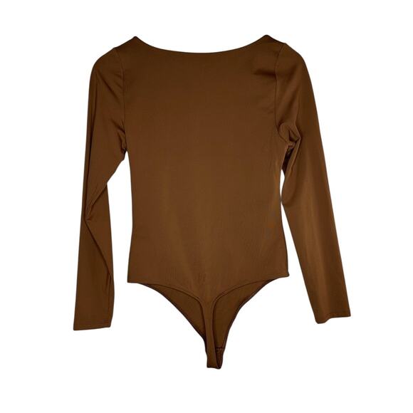 Aritzia Babaton Leone Contour Long Sleeve V Neck Bodysuit Top Shirt Size Large - Picture 6 of 9